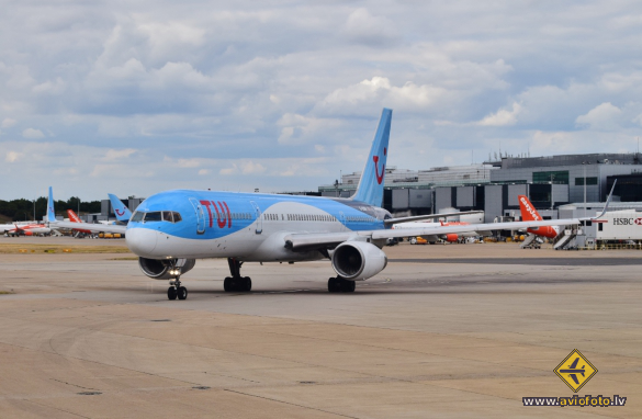 Boeing 757-236